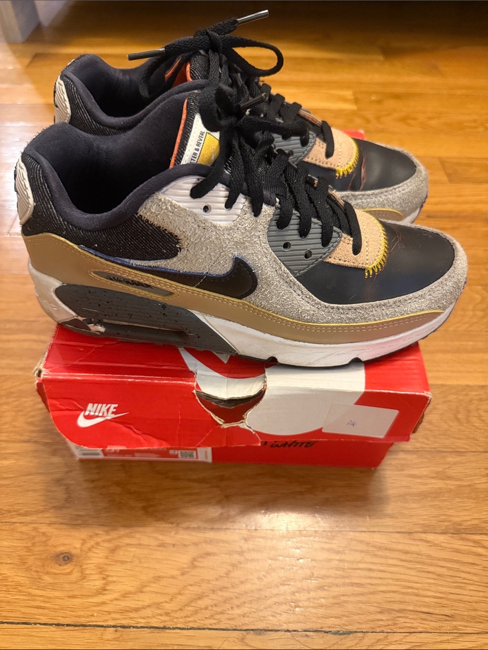 Nike Air Max 90 GS Alter & Reveal Grey Fog Size 5Y w/ Box  USED